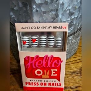 Hello Love press on nails